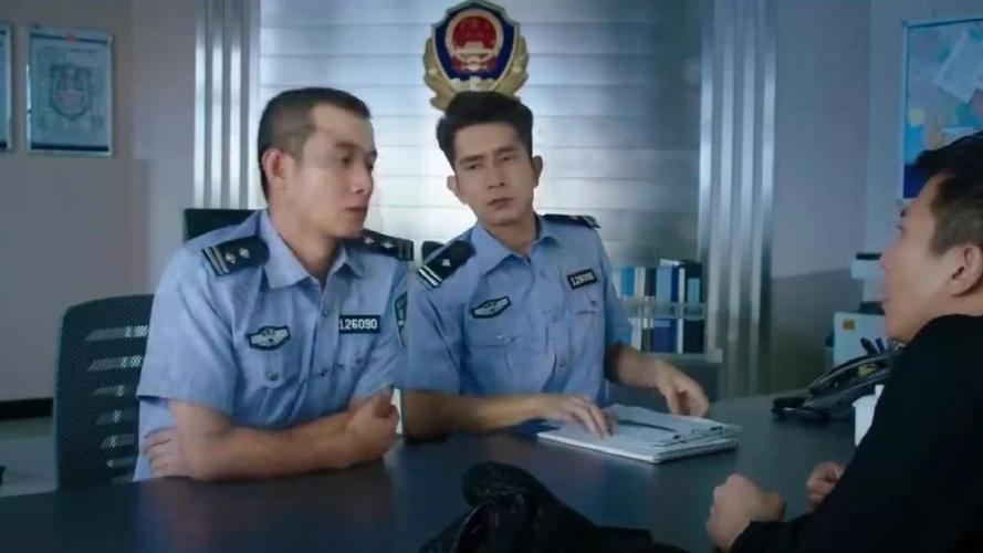 美人鱼这两警察在抖音笑了四年全年无休原视频更爆笑