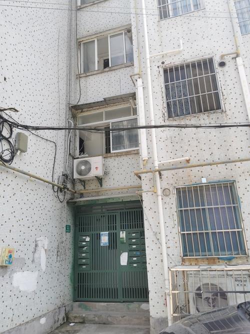 上海市奉贤区西渡镇闸园新村4幢11号103房产