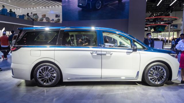 9秒破百,比gl8还大,岚图梦想家亮相车展,太豪气了