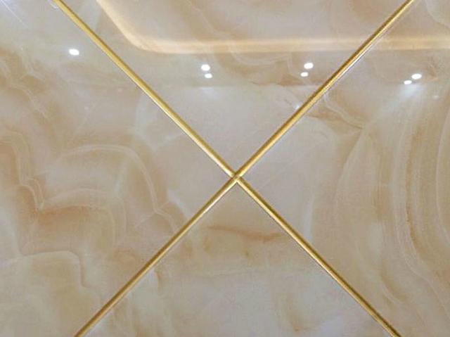 暖色瓷砖 暖色美缝剂 暖色的美缝剂(金色)也不是不能用.