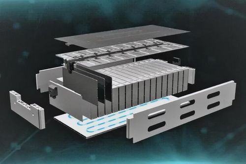 而与刀片电池通过改变电芯结构不同的是,弹匣电池主要通过打造一个"