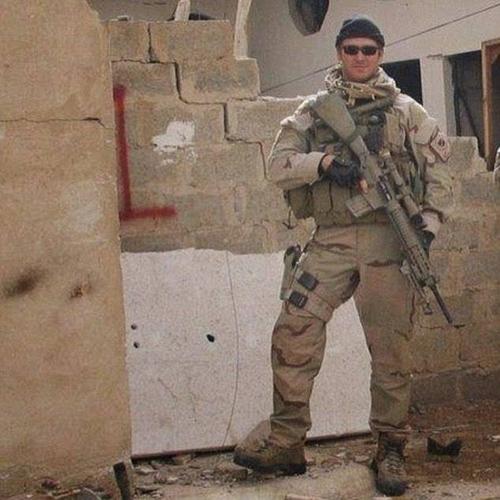 《美国狙击手》 讲述了美国海豹突击队第三大队的传奇人物,克里斯