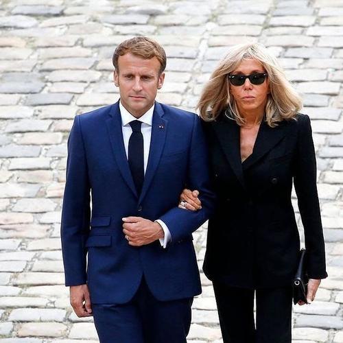 马克龙帅气又英俊,赛过明星小鲜肉,长相比实际年龄看着要小.