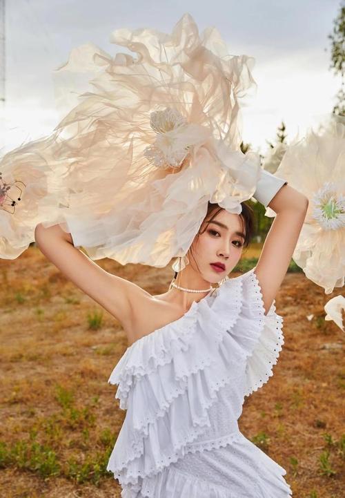 张雅卓一位又美又仙又酷又飒又帅的气质女星
