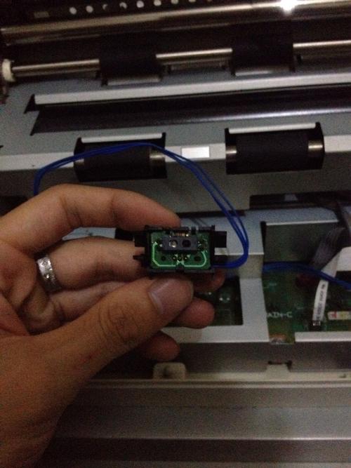 我已经经常加油清理,图片这个是打印机的传感器吗?