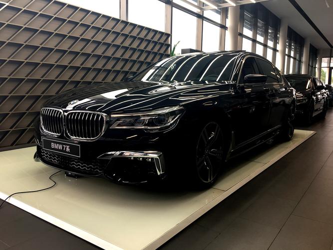 宝马740li xdrive 尊享型 黑外棕内 现车优惠16个点