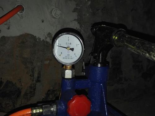 给水管打压测试8个压力30分钟无掉压,符合施工规范