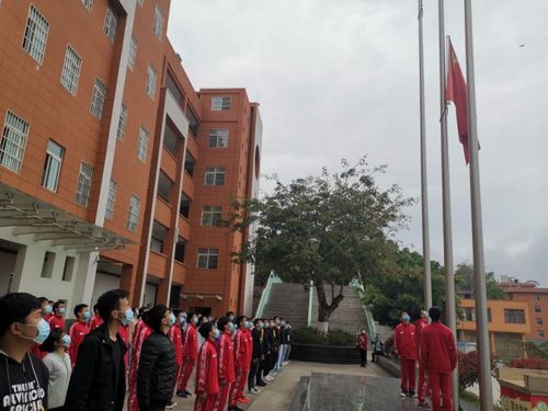 顶兴学校"承忆先烈,激后浪之风"降半旗致哀