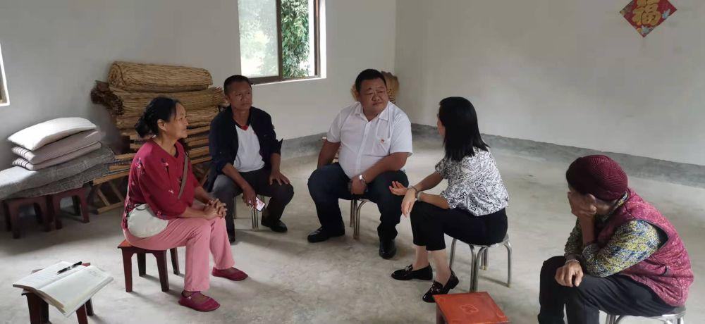 中共云县委副书记,县人民政府代理县长丁玲到幸福镇