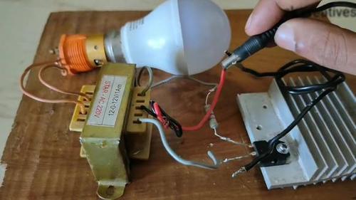 制作简单的12v至220v 100w逆变器