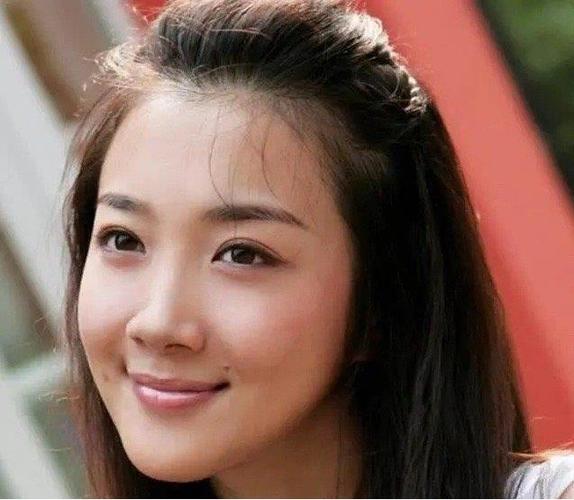 李依晓被咬前后对比图,她以前长什么样子