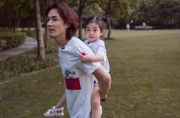 李承铉《披荆斩棘的哥哥》获新称号,戚薇老公展现新面孔