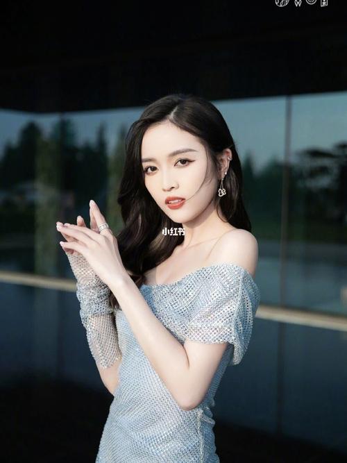吴宣仪银色极光裙99_极光_纱裙_一字肩_大长腿_吴宣仪_娱乐_明星