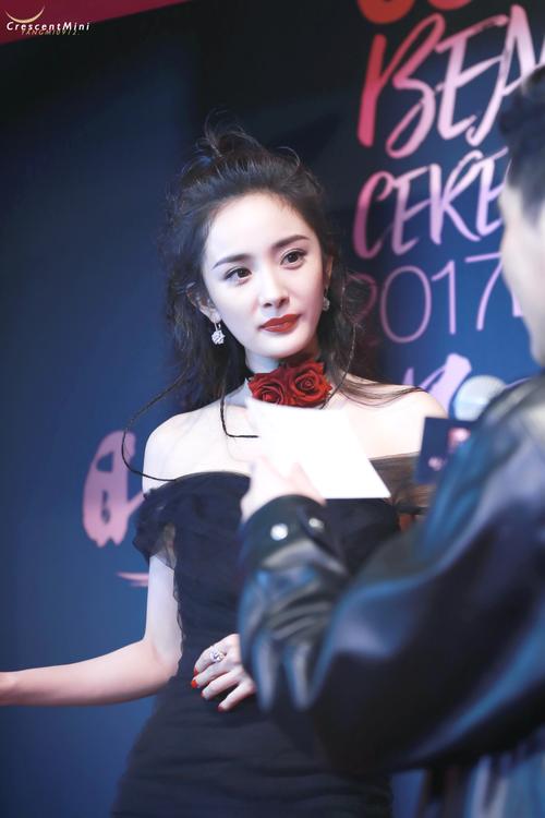 [杨幂][分享]171219 昨日活动饭拍美图舔屏分享 大幂幂真·人间绝色