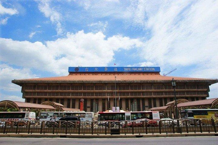 在台北的三天,我们更喜欢到公交车站坐2个站到台北车站转捷运
