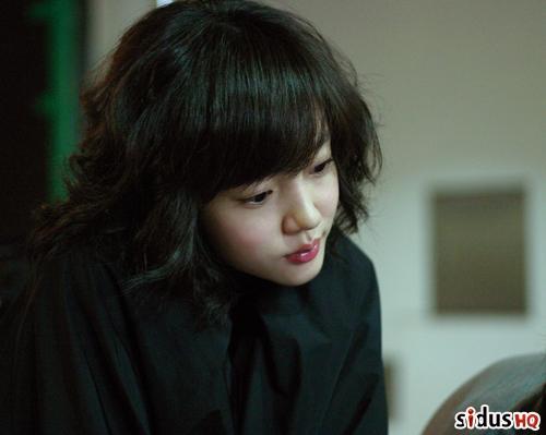 林秀晶变身黑衣优雅女郎