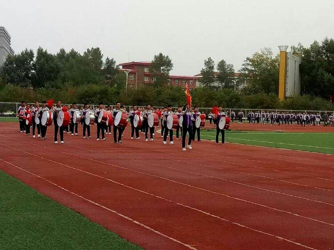 牙克石市第四中学隆重召开第33届校运动会