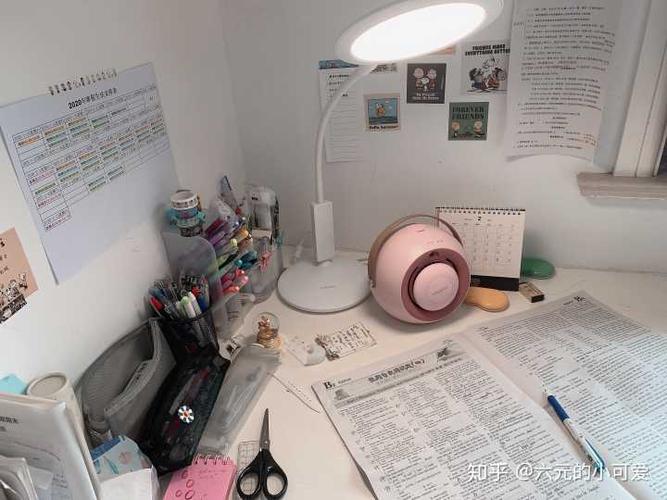 中学生的书桌怎样布置比较好呢?