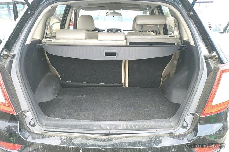 力帆汽车x60后备箱