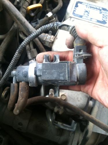 这个是装装发动机上,一根真空管连接在增压器上的叫什么.