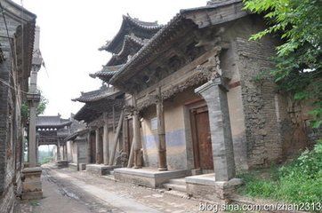 省临汾市襄汾县西南部,吕梁山脉,姑射山东麓,镇区距襄汾县城18公里,镇