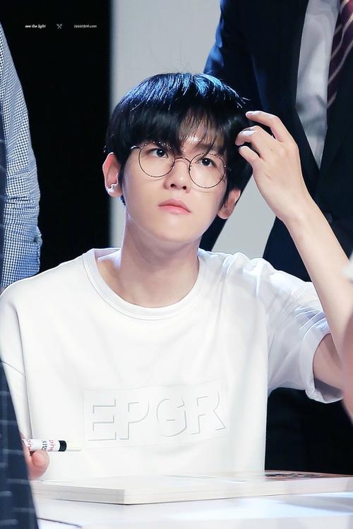 男爱豆们的黑发顺毛造型‖黑发顺毛是多少人的心头爱 exo——边伯贤