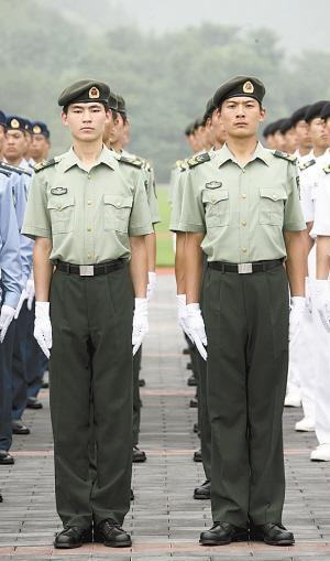 展开全部 中国军队有贝雷帽,只不过没有大量装备罢了!