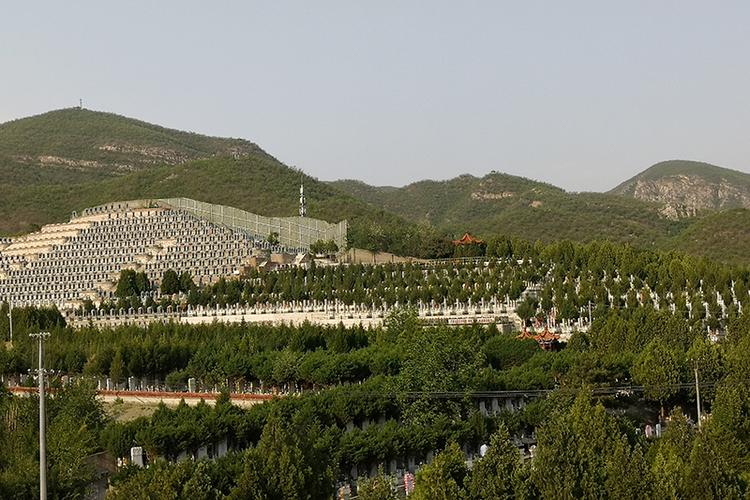  p>北京凤凰山陵园是1993年经 a target="_blank" href="/item/北京市