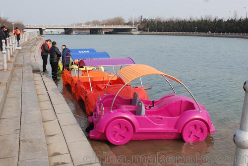 供应厂家直销踏浪系脚踏船游乐船滚塑船艇