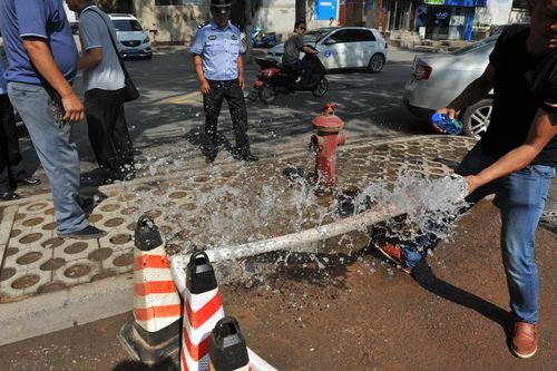 郑州首例偷水诉讼案饭店老板偷水被拘5天处罚19万