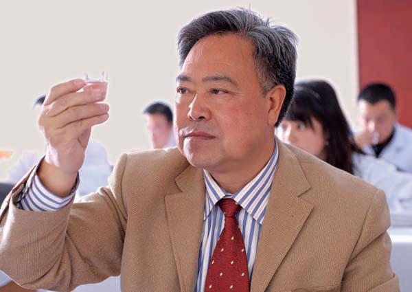 徐占成(1948年---),四川乐至人,中共党员,著名酿酒专家,现任四川