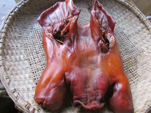 湖南特产农家自制烟熏猪头肉赛四川腊肉带耳朵猪脸肉