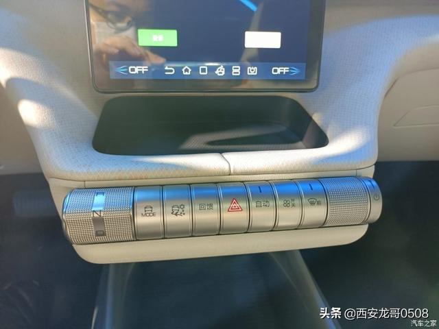 成都国际车展上的比亚迪海豚