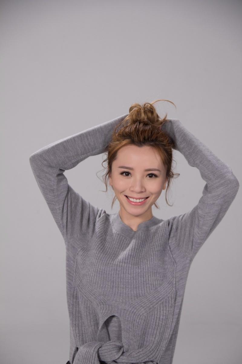 黄雅莉变俏皮小女人