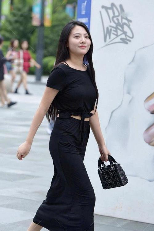 成熟有气质的女性就是会穿搭黑色裙套装修身好看又美的迷人