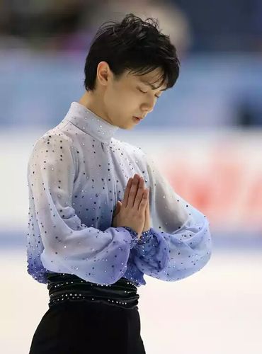 求羽生结弦叙一高清图,就是蓝色泡泡袖的那套.有劳