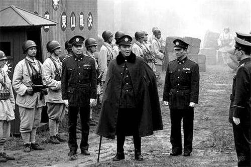 揭秘!孟良崮战役中,张灵甫临死前写了两封信,分别说了什么?