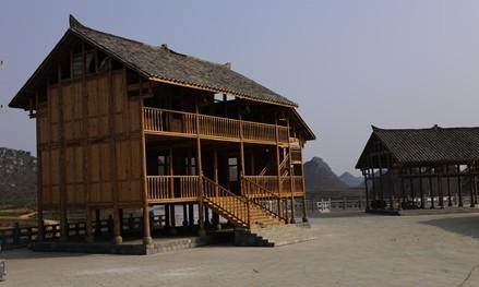  p>布依族吊脚楼是布依族传统建筑,布依族吊脚楼建造技艺已被列入