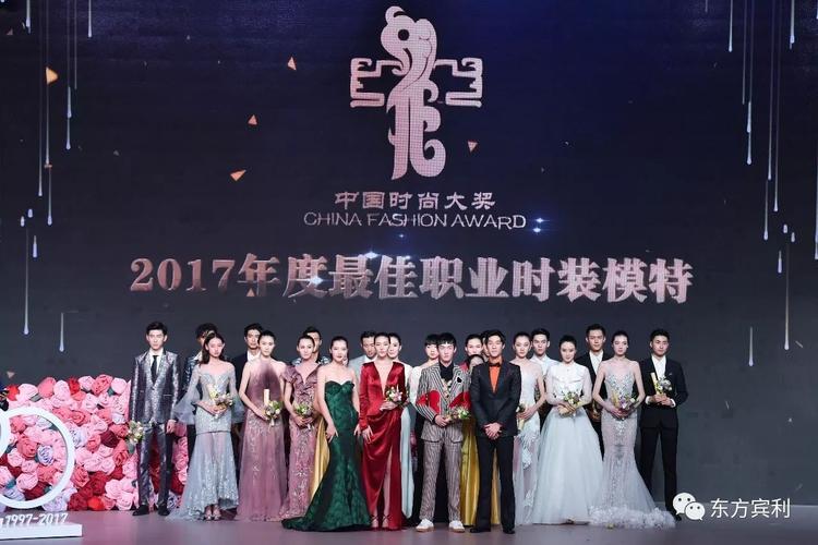魏小涵,陈思琪,吴皖凌 在中国国际时装周20周年之际,东方宾利模特军团