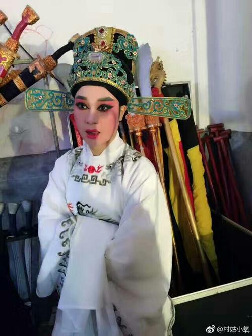她,是缙云县七弟婺剧团的当家小生-陈叶红.