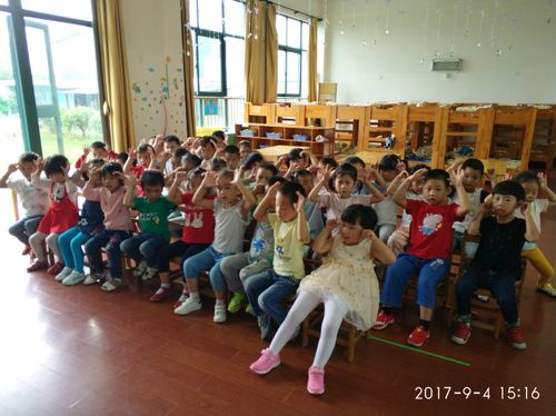 老师的手,真巧!捏只小狗"汪汪汪"——冲我直叫.