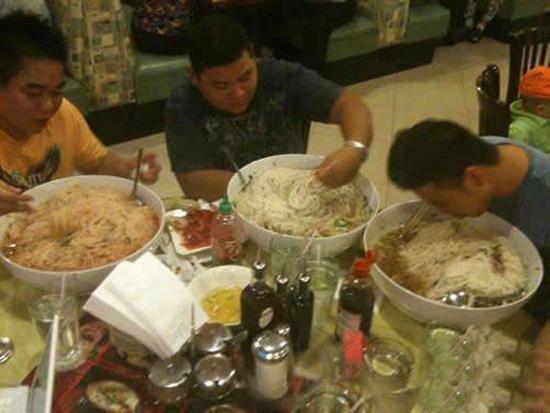 越南的大碗面,不是一般的大啊 - 搞笑图片盒子