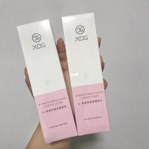 水乳_水乳_熊果苷_美白提亮_口红_提亮_美白提亮水乳_美妆_护肤_乳液
