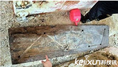 千年女尸不腐之谜或与道家的七星巨棺有关(2)