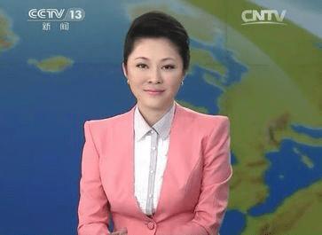 央视素颜美女主播紫凝,因直播中玩手机出名,兴趣爱好太接地气