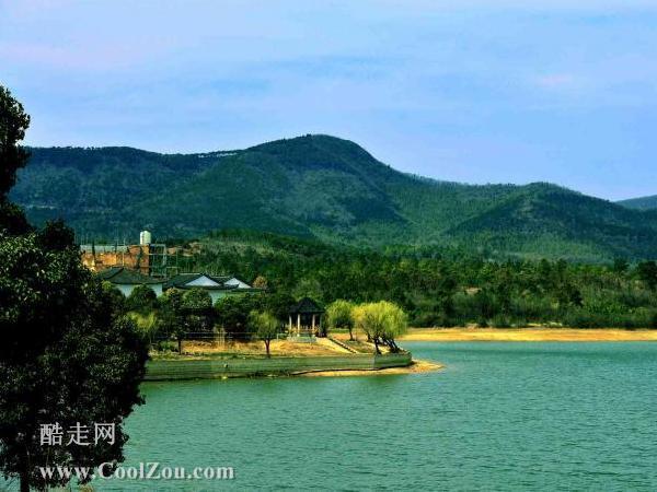 溧阳瓦屋山 所属地区:江苏/常州 简要介绍: 瓦屋山,地处溧阳,句容两市