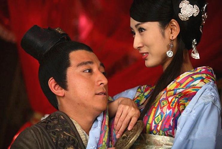 将军身边妻妾成群是很平常的事,与他同时代的几个带兵的将军,如韩世忠