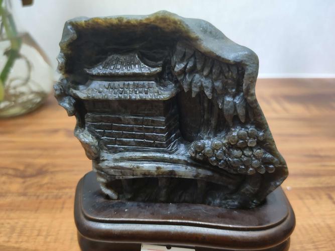 辽宁艾叶绿石介绍