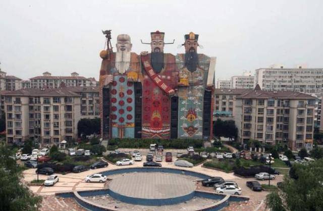 一座以福禄寿三仙为形象的建筑,建筑太有个性了,被评为最丑建筑