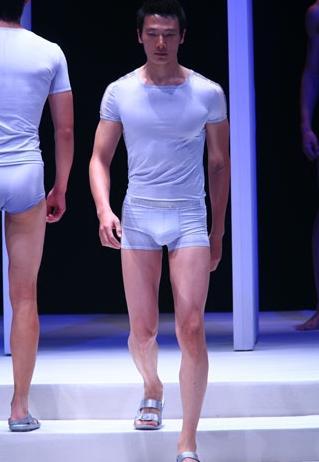 爱慕内衣发布会男模组图